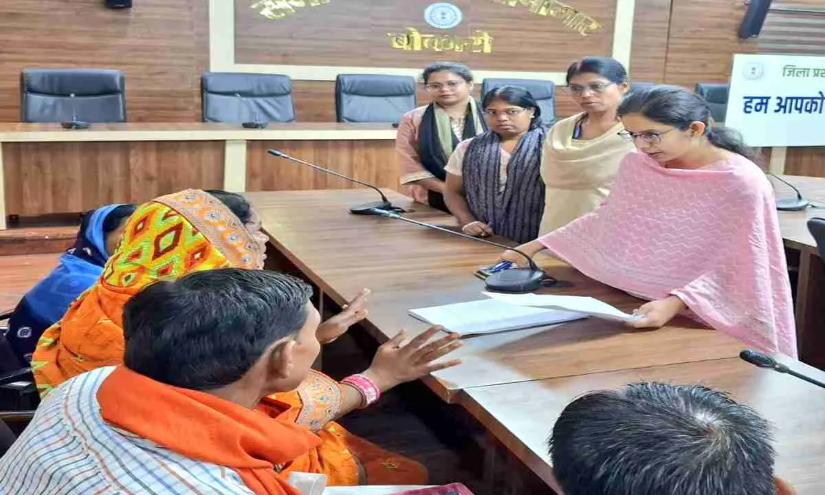 Bokaro News: जनता दरबार में डीडीसी ने की सुनवाई, त्वरित निष्पादन के दिए निर्देश