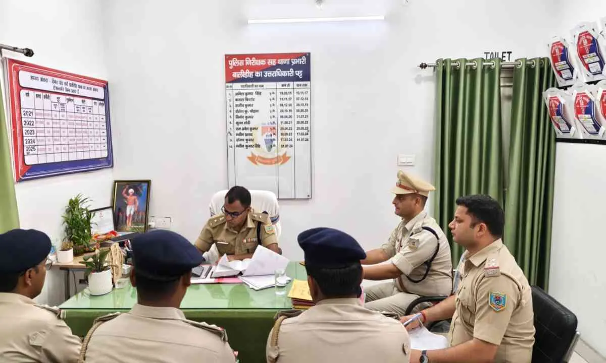 Bokaro News: बकरीद से पहले एक्शन मोड में पुलिस अधीक्षक, बालीडीह थाना में औचक निरीक्षण