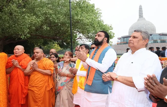 बुद्ध पूर्णिमा पर मुख्यमंत्री सम्राट चौधरी ने बुद्ध स्मृति पार्क में की पूजा-अर्चना, विश्व शांति की कामना