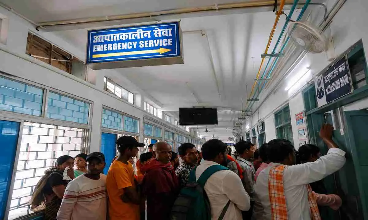 साहिबगंज सदर अस्पताल में डॉक्टर गायब, भूखे पेट घंटों भटकती रही गर्भवती महिला