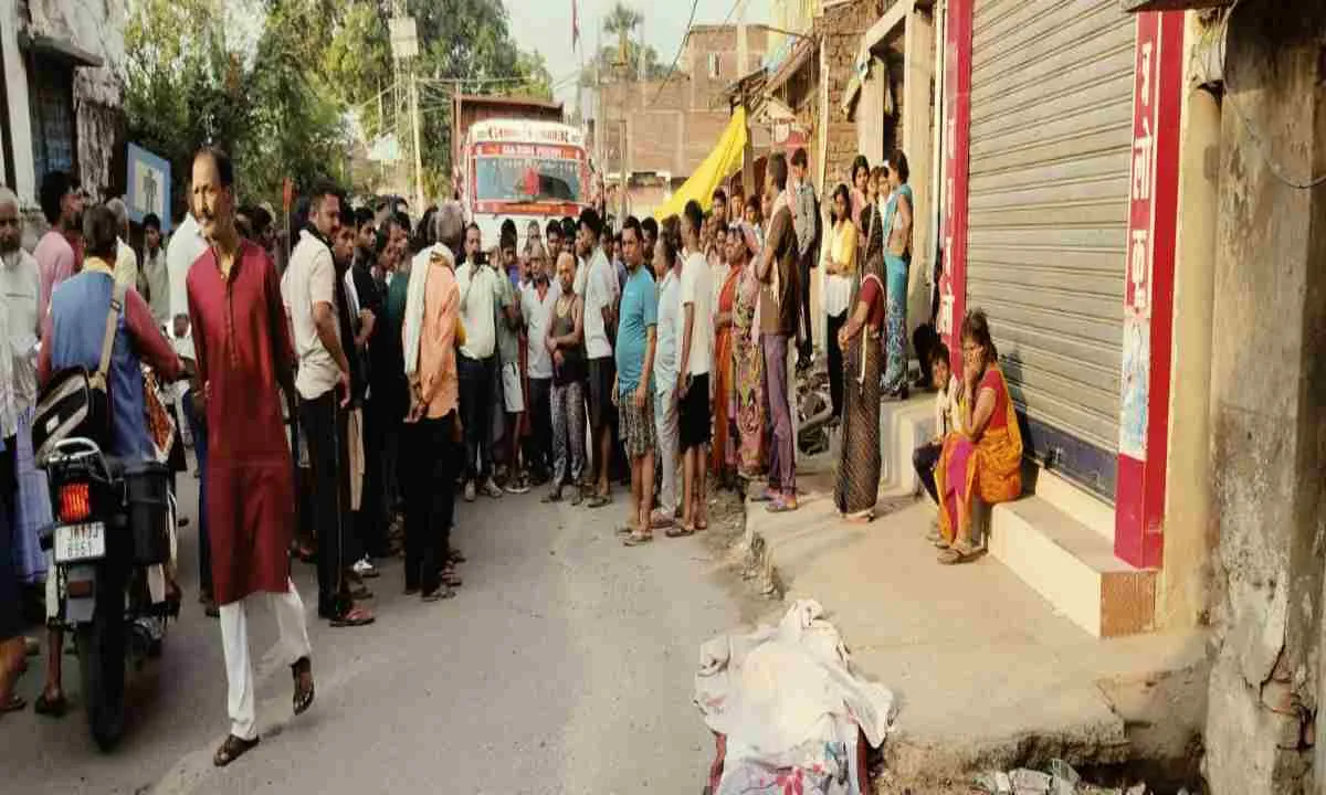 Chatra News: तेज रफ्तार हाइवा ने ली कांग्रेस नेता की मां की जान, 5 घंटे चक्का जाम