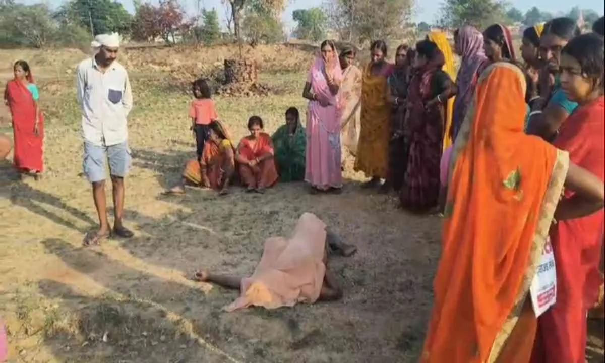 Koderma News: खेत में पड़ा मिला रामजी यादव का शव, आत्महत्या या साजिश? जांच में जुटी पुलिस