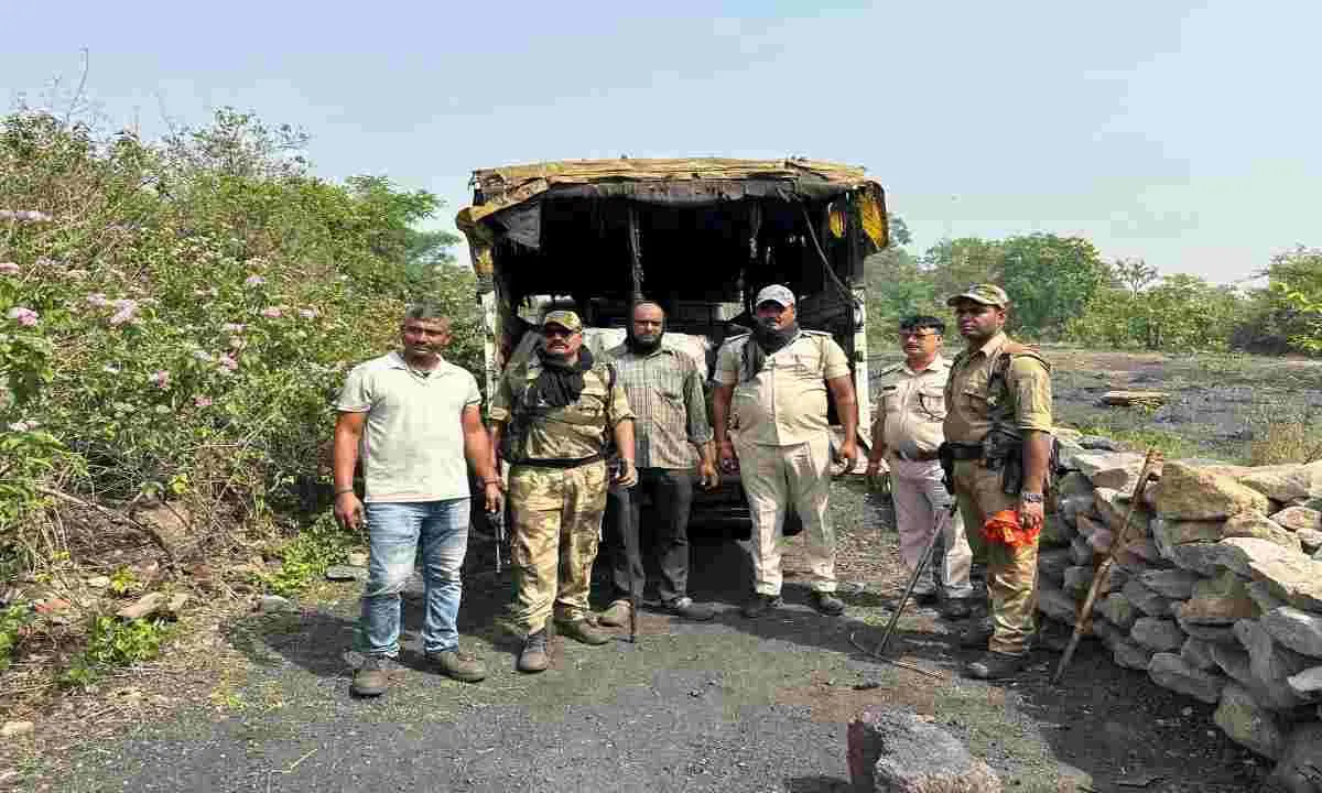 सीआईएसएफ ने बेरमो में कोयला माफियाओं पर कसा शिकंजा, 3.23 टन अवैध कोयला और तीन बाइक जब्त