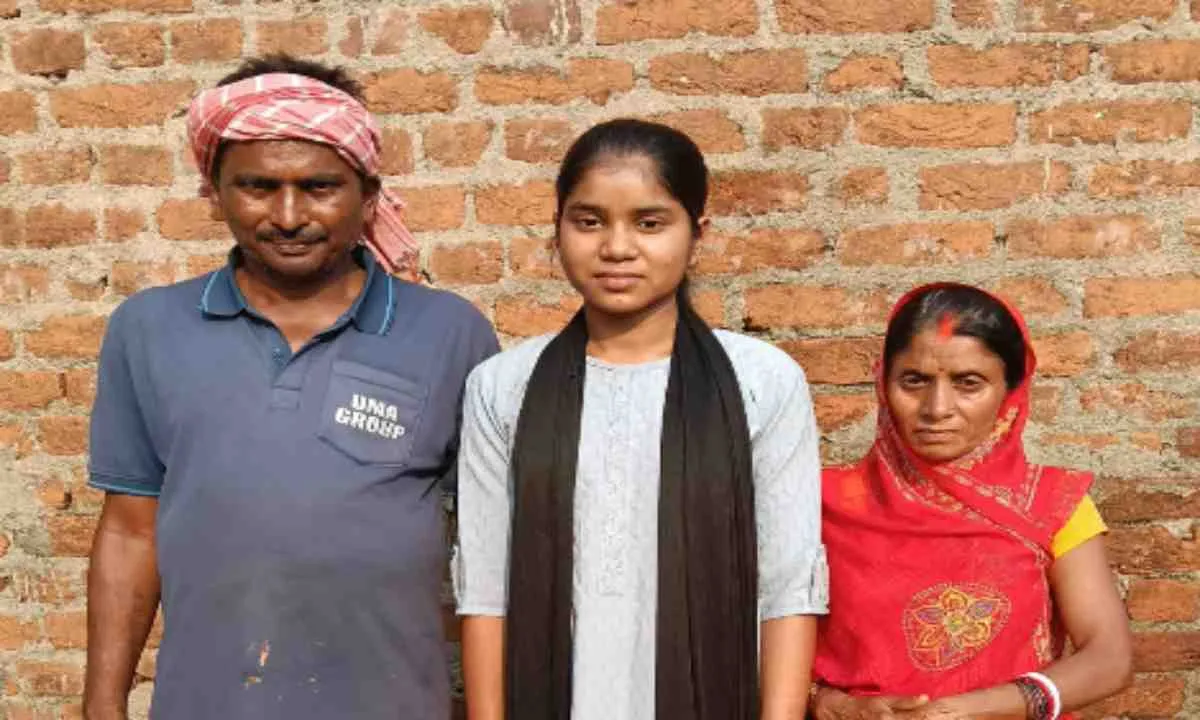 Bokaro News: मजदूर की बेटी ने किया कमाल: छोटी कुमारी बनीं झारखंड इंटर आर्ट्स की स्टेट टॉपर