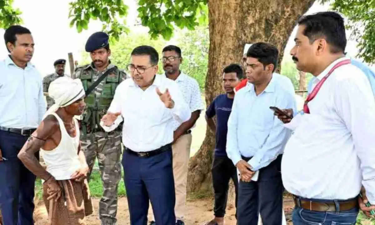 Bokaro News: डीसी अजय नाथ झा ने आम बागवानी एवं अबुआ आवास योजना का किया निरीक्षण