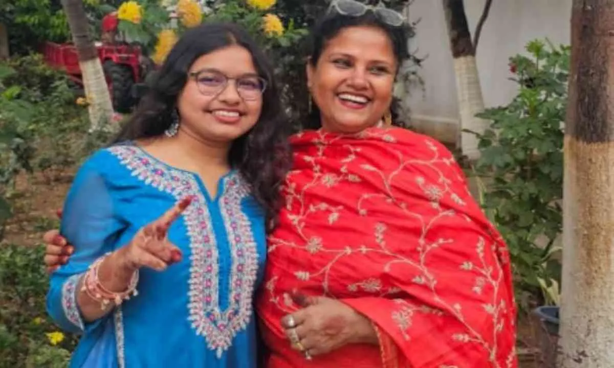 मधुपुर की बेटी मंतशा इरफान ने रचा इतिहास, ICSE 10वीं में 90.1% अंक लाकर बढ़ाया क्षेत्र का मान