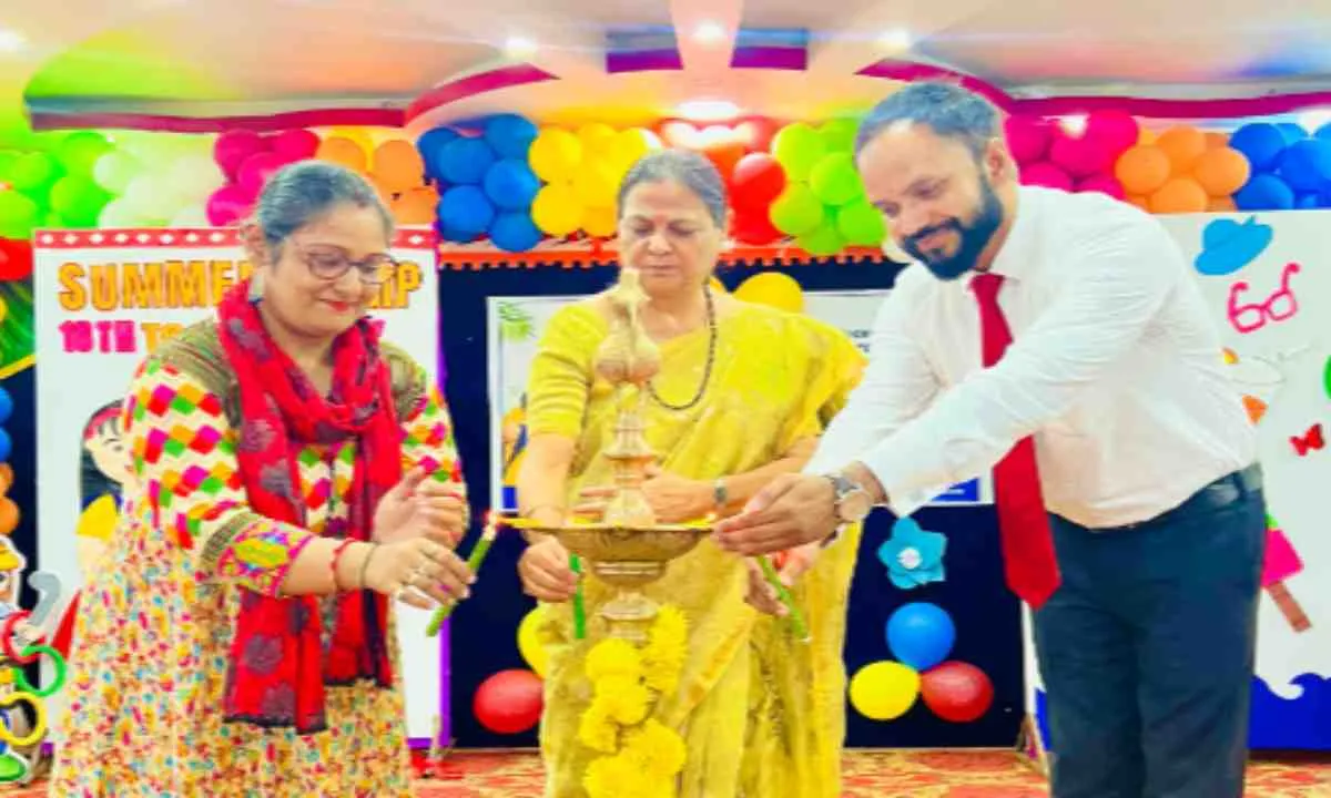 Koderma News: मॉडर्न किड्स पैराडाइज में समर कैंप का भव्य समापन, नन्हे सितारों के रैंप वॉक और डांस ने  मन मोहा