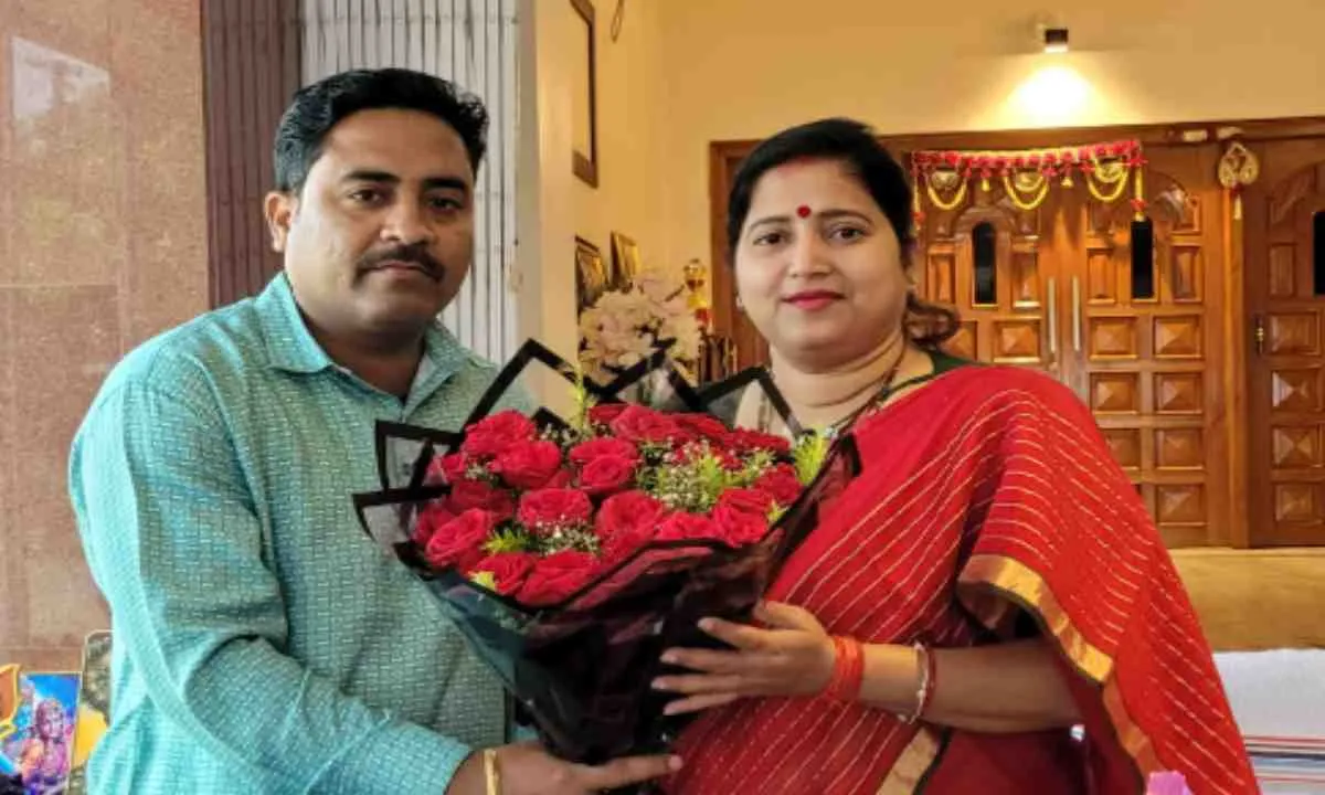 Bokaro News: विमान संचालन पर बढ़ी सियासी सरगर्मी, सुमित राठौड़ ने झरिया विधायक और महापौर से की मुलाकात