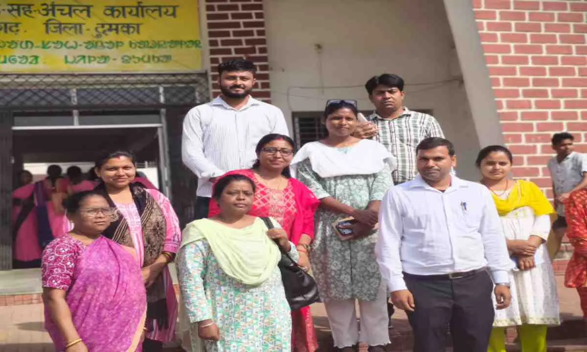 Dumka News: समाज कल्याण योजनाओं की समीक्षा, जिला पदाधिकारी ने दिए शत-प्रतिशत लक्ष्य हासिल करने के निर्देश