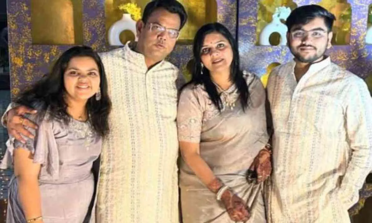 Koderma News: रिद्धि जैन ने  95.6 अंक लाकर जैन समाज का नाम रोशन किया, पढ़ाई में अव्वल रिद्धि बैडमिंटन और पेंटिंग की भी हैं शौकीन