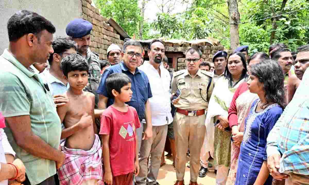 Bokaro News: हादसे के बाद बेसहारा हुए तीनों मासूमों के साथ खड़ा हुआ जिला प्रशासन