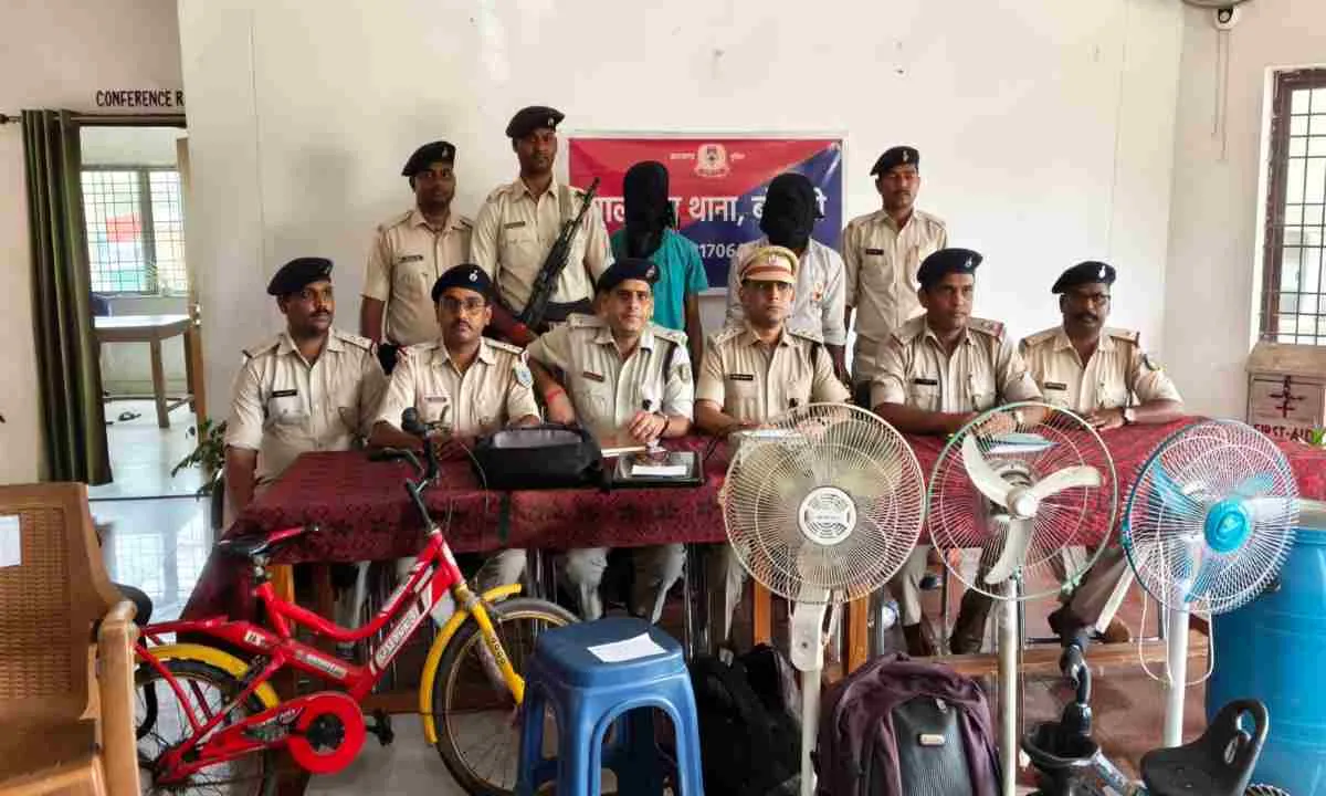 Bokaro News: बंद क्वार्टर चोरी मामले में पुलिस ने 12 घंटे में दबोचे आरोपी