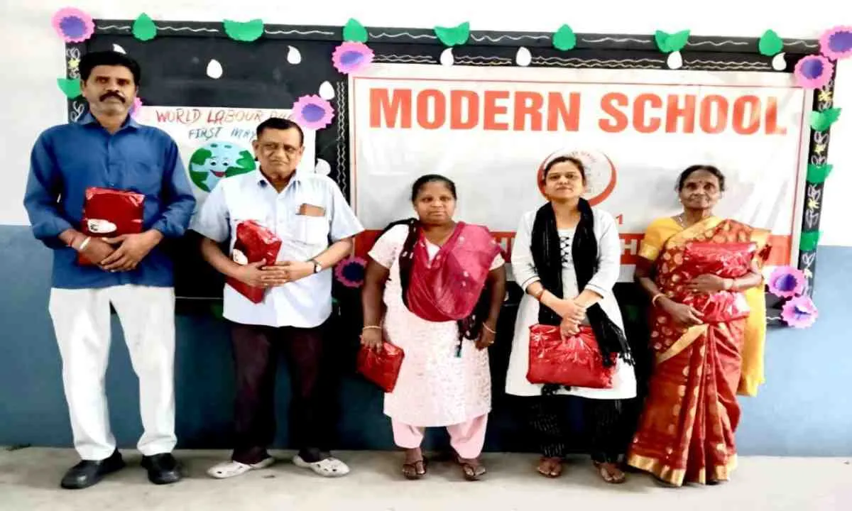 मॉडर्न इंग्लिश स्कूल में मजदूर दिवस पर ग्राउंड स्टाफ का सम्मान, बच्चों की प्रस्तुतियों ने जीता सबका दिल