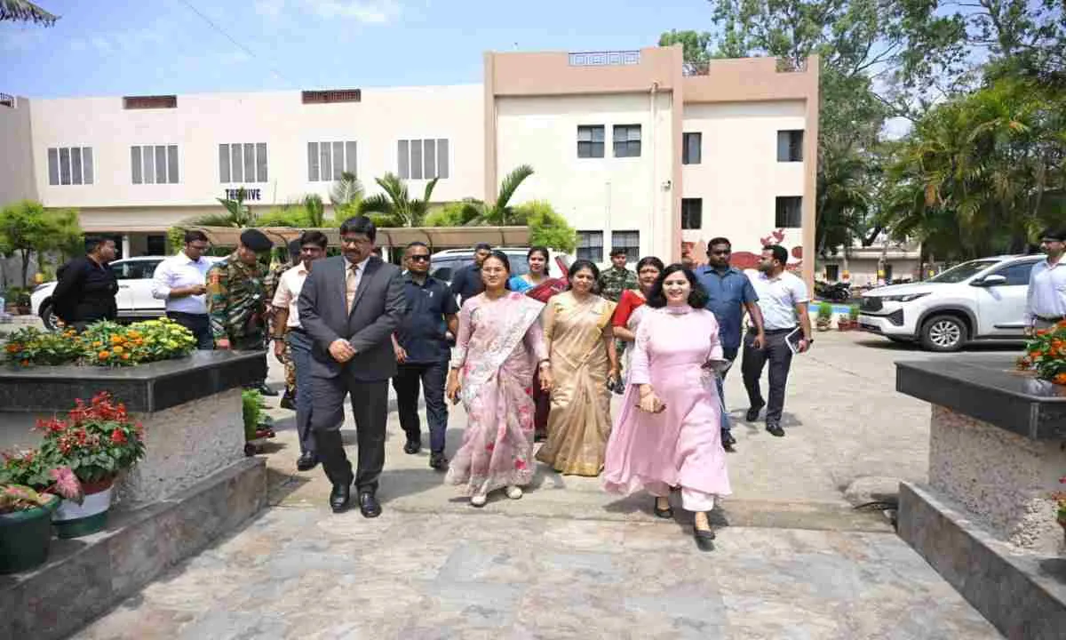 ब्रिजफोर्ड स्कूल में AI एवं रोबोटिक्स लैब का उद्घाटन एवं मेधा सम्मान समारोह संपन्न