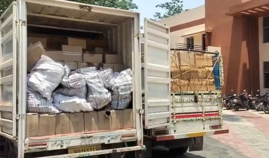 Ranchi news: उत्पाद विभाग की कार्रवाई में 940 पेटी नकली विदेशी शराब बरामद, एक तस्कर गिरफ्तार