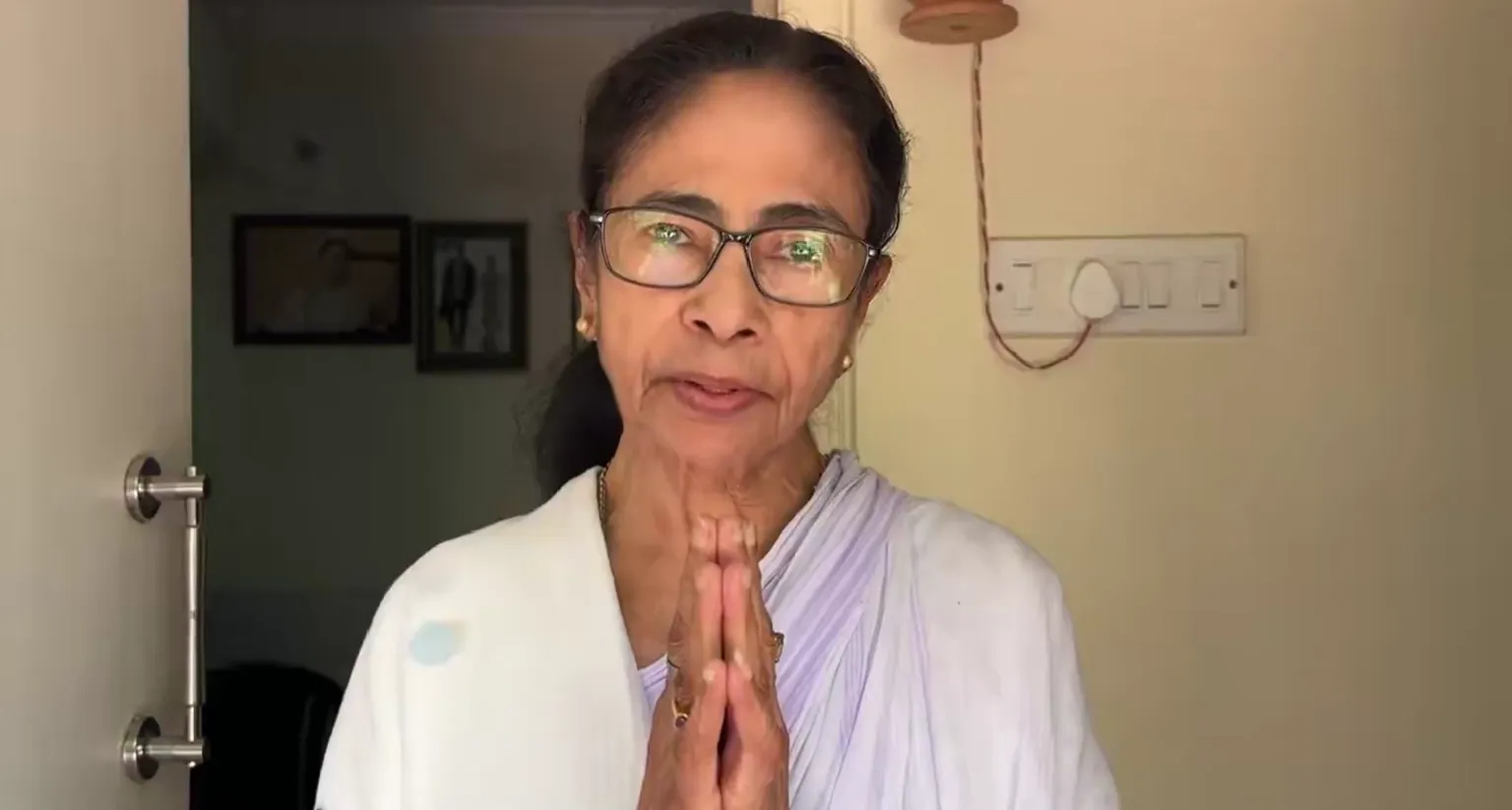 ममता बनर्जी का चुनाव आयोग पर बड़ा हमला, TMC कार्यकर्ताओं को दिए सख्त निर्देश, देखें वीडियो 