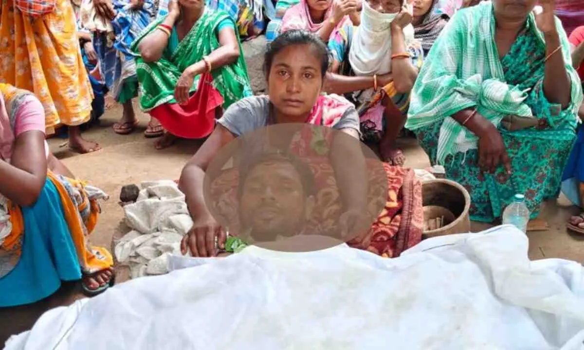 Dumka News: सांप के डंसने के बाद अंधविश्वास बना मौत की वजह, दो बच्चों के सिर से उठा पिता का साया