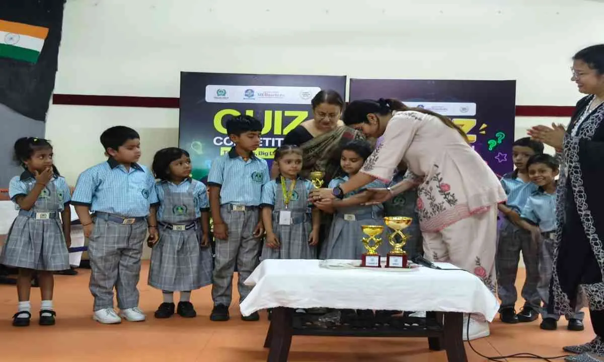 Giridih News: सलूजा गोल्ड मिलीमीटर्स  में नन्हे बच्चों के लिए 'क्विज प्रतियोगिता' का शानदार आयोजन