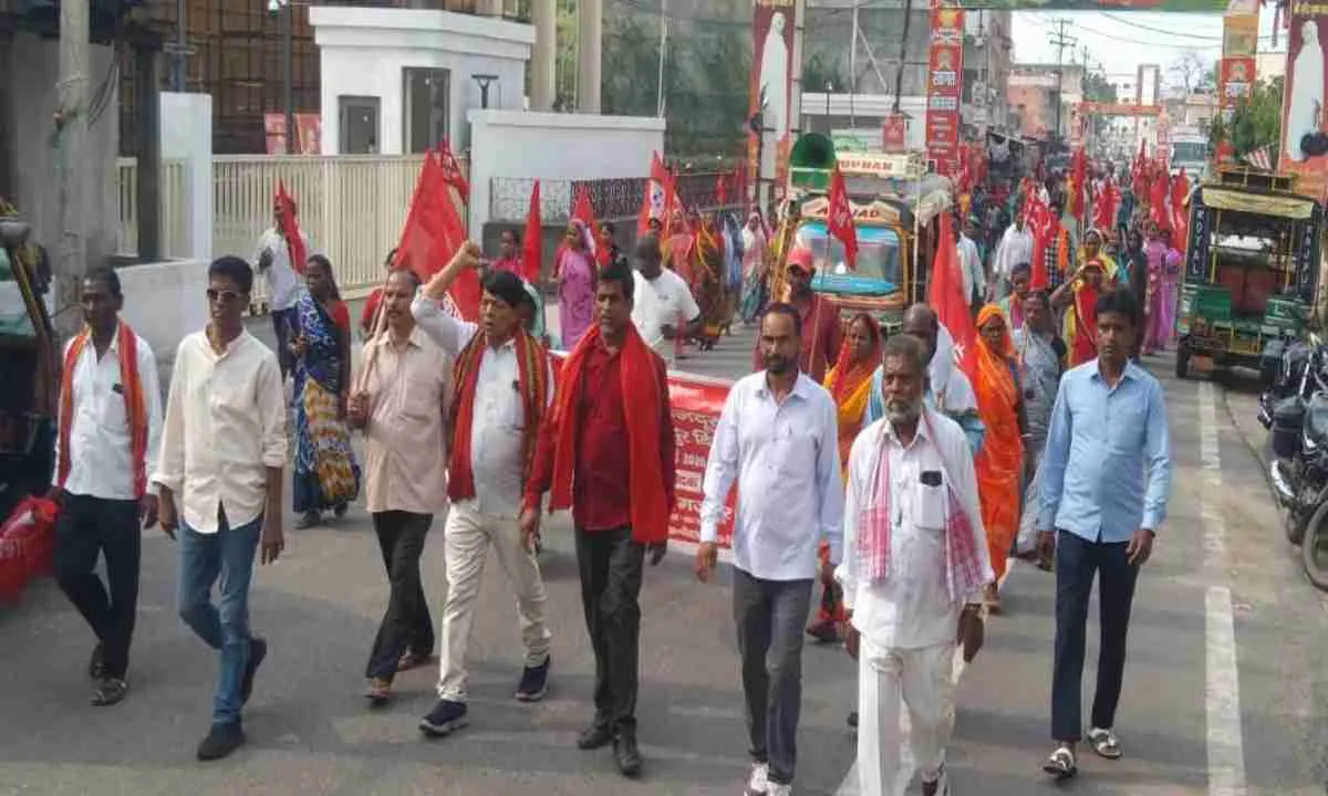 'मोदी सरकार गरीब-मजदूरों के लिए अभिशाप': माले का हल्ला बोल, मधुबन में लाल झंडों के साथ गूंजे इंकलाबी नारे  