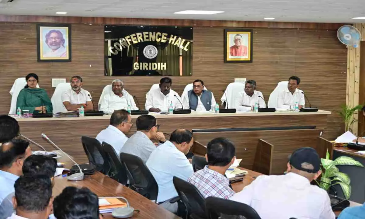 Giridih News: झारखंड विधानसभा की प्राक्कलन समिति ने की विभिन्न योजनाओं की समीक्षा