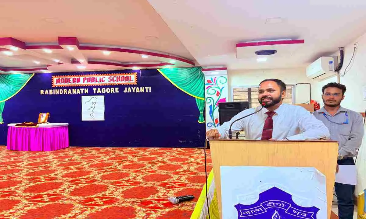 Koderma News: सांस्कृतिक और खेलकूद का संगम: मॉडर्न पब्लिक स्कूल में रवींद्रनाथ टैगोर जयंती और वर्ल्ड एथलेटिक्स डे का भव्य आयोजन