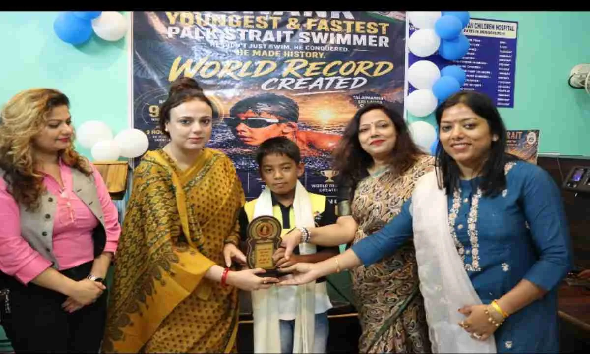 Bokaro News: 'वंडर बॉय' का कमाल: 7 साल के इशांक ने पलक स्ट्रेट पार कर बनाया विश्व रिकॉर्ड