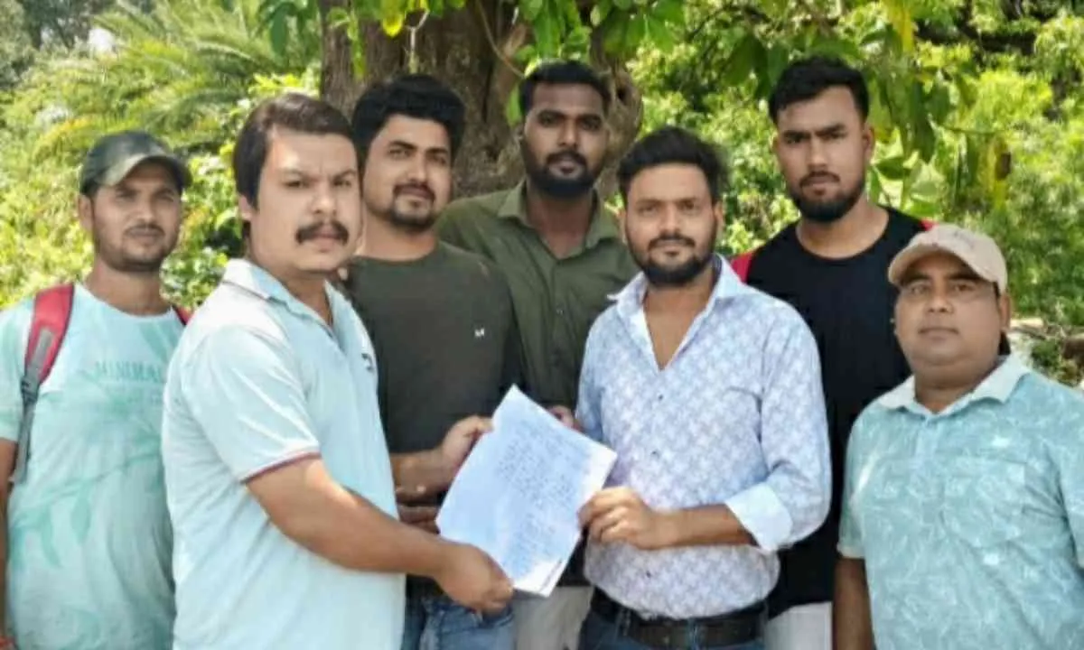 Sahebganj News: बिजली बिलिंग ठप: 4 महीने से मानदेय न मिलने पर ऊर्जा मित्रों ने किया काम बंद