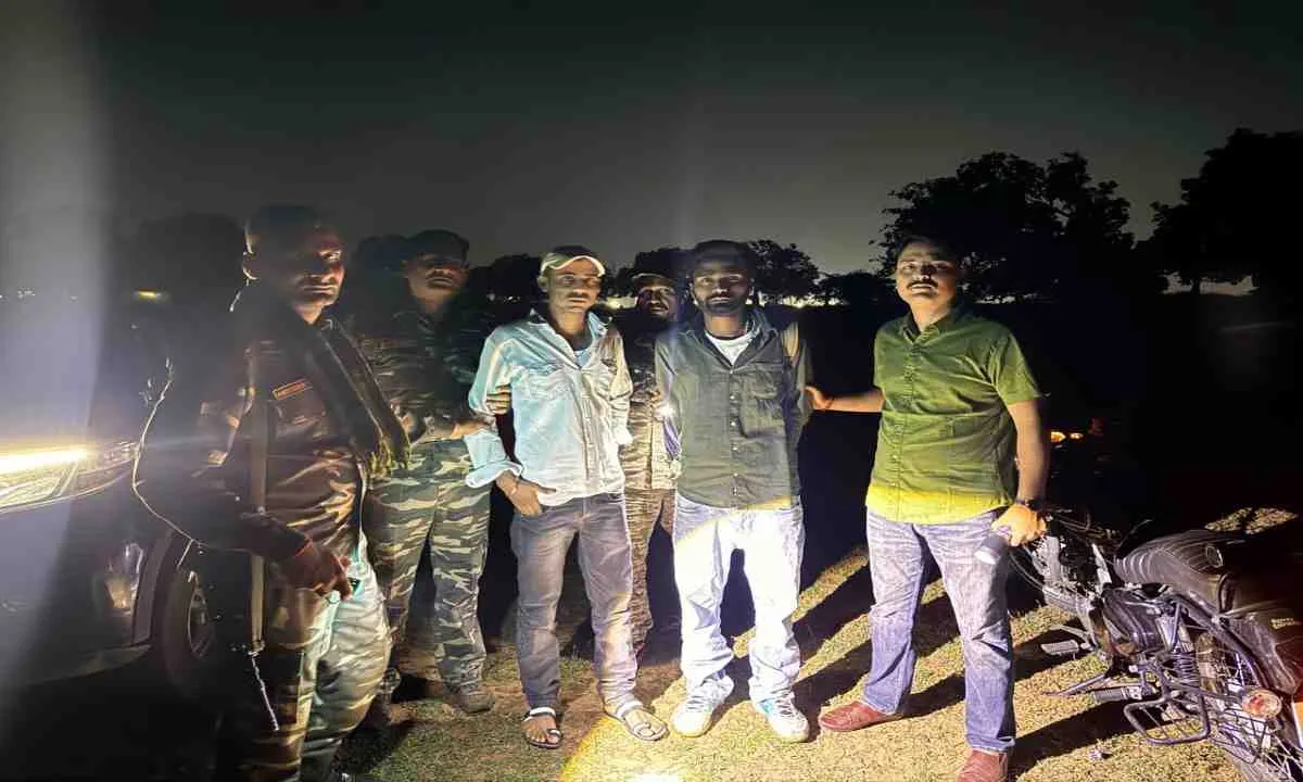 Hazaribagh News: पुलिस का मिडनाइट एक्शन: 39 टीमों ने 119 ठिकानों पर की छापेमारी, मनचलों में हड़कंप