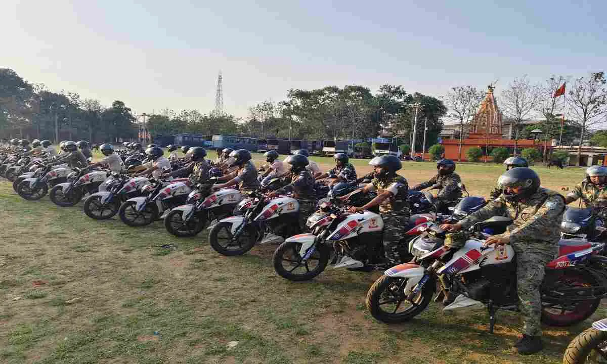 Hazaribagh News: पुलिस को मिली नई ताकत: 42 नई मोटरसाइकिलों को एसपी ने दिखाई हरी झंडी