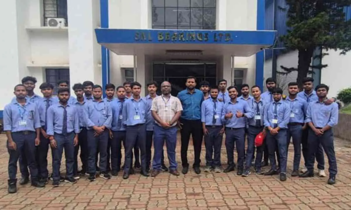 Ranchi News: CIT मेकेनिकल इंजीनियरिंग के छात्रों का औद्योगिक भ्रमण, एसएनएल बेयरिंग में सीखी निर्माण तकनीक
