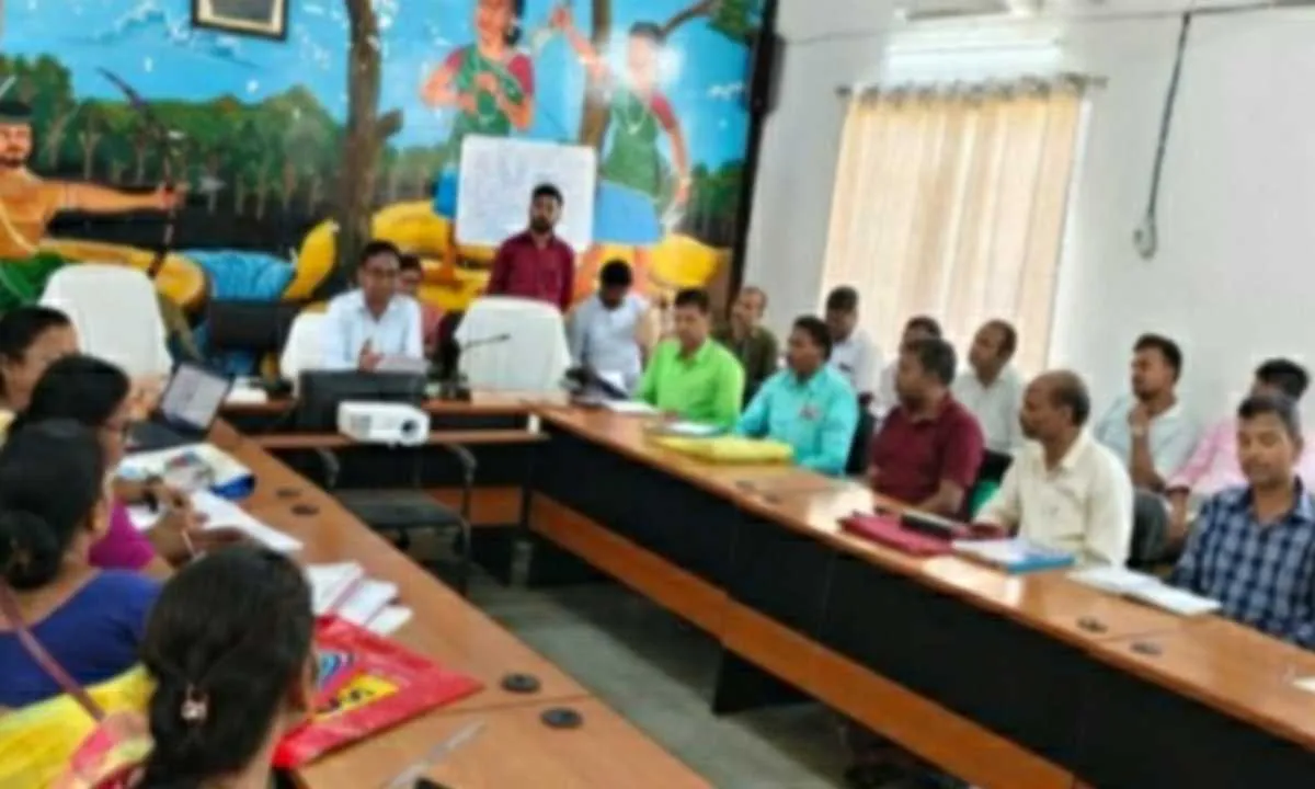 Sahebganj News: निर्वाचन कार्यों की समीक्षा बैठक, एसडीएम ने दिए समयबद्ध निष्पादन के निर्देश