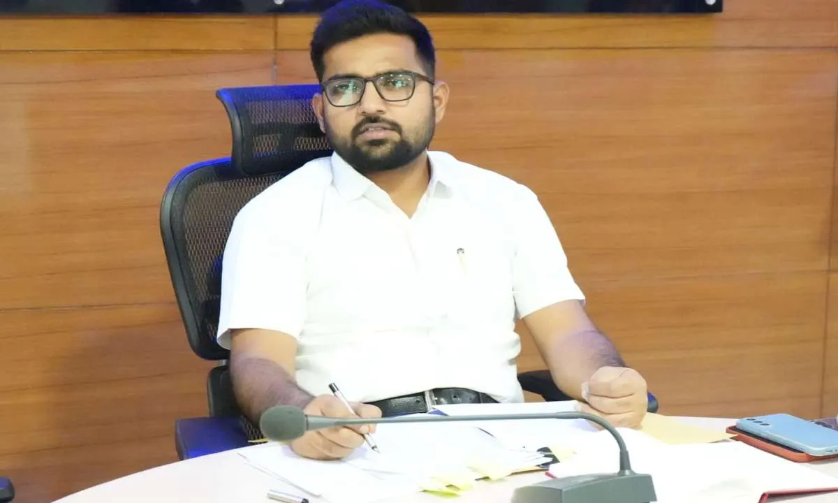 Palamu News: आयुष्मान योजनाओं की समीक्षा में डीसी सख्त, 17 अस्पतालों के क्लेम की होगी जांच 