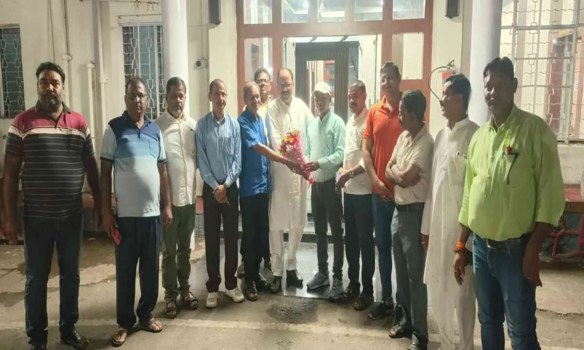 Bokaro News: मजदूरों के हक की आवाज बनी राष्ट्रीय कोलियरी मजदूर यूनियन, पदोन्नत श्रमिक का हुआ सम्मान