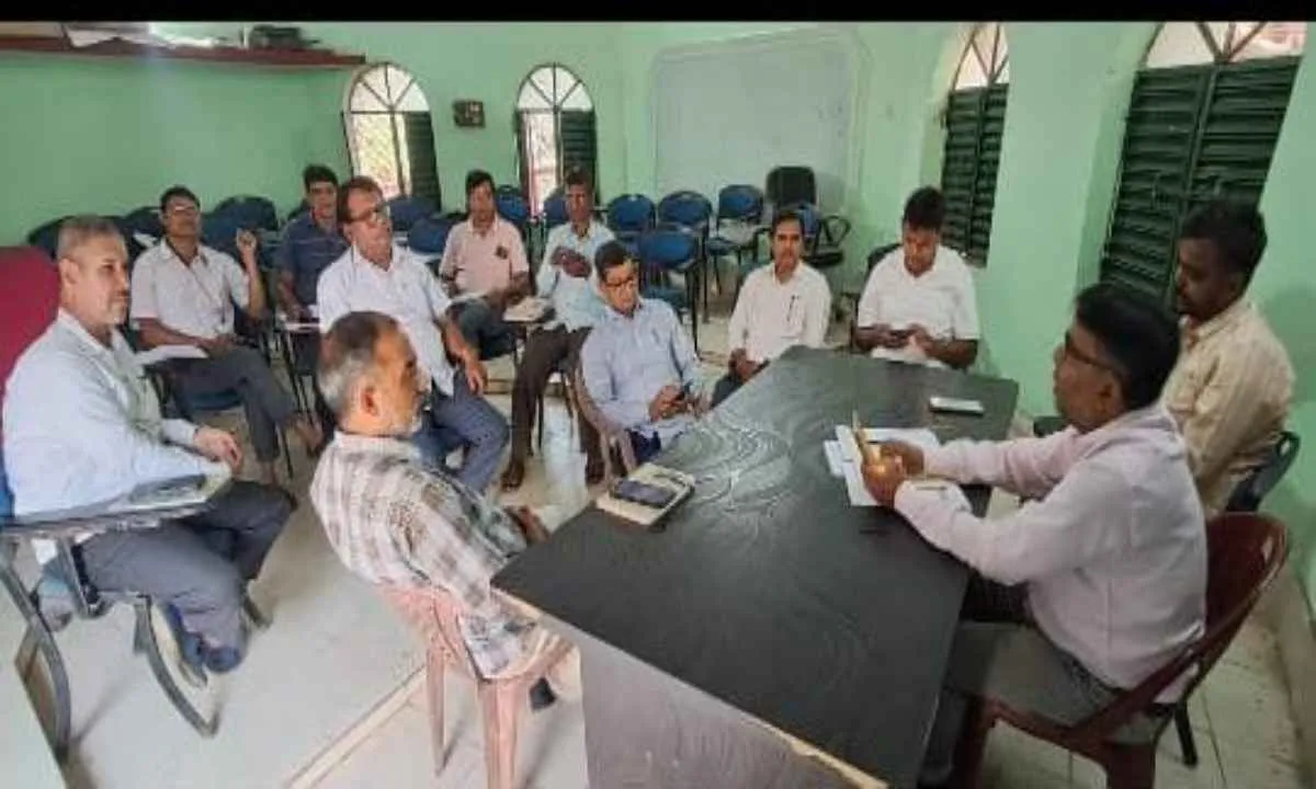 Dumka News: शिक्षा विभाग की समीक्षा: जामा में बीआरपी-सीआरपी की बैठक, अपार आईडी जेनरेशन पर जोर