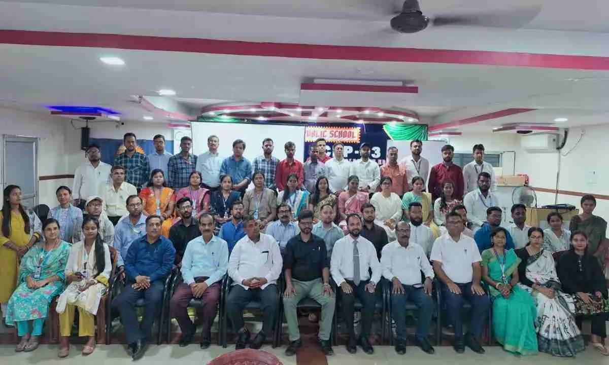 Koderma News: मॉडर्न पब्लिक स्कूल में 'एडोलसेंट एजुकेशन' पर दो दिवसीय सीबीएसई कार्यशाला का भव्य समापन