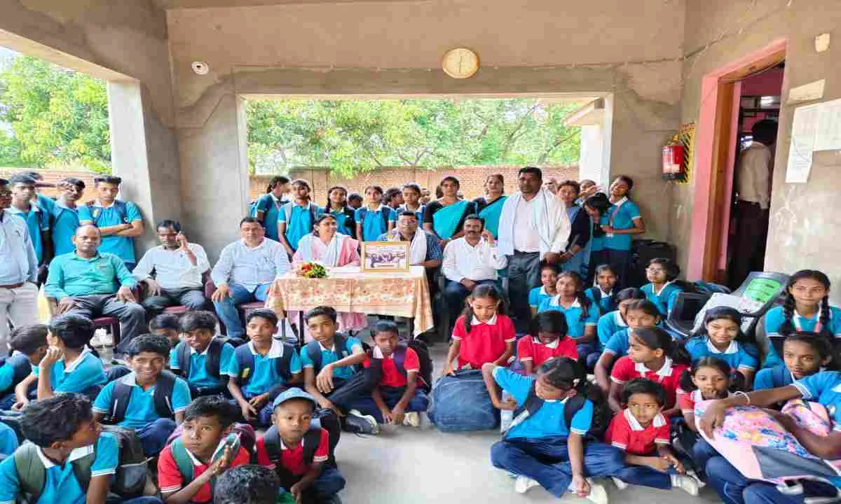 Dhanbad News: ब्रिटिश पार्लियामेंट और ऑक्सफोर्ड में सम्मानित डॉ. जीएल व डॉ. मनीषा प्रसाद का राजगंज में अभिनंदन