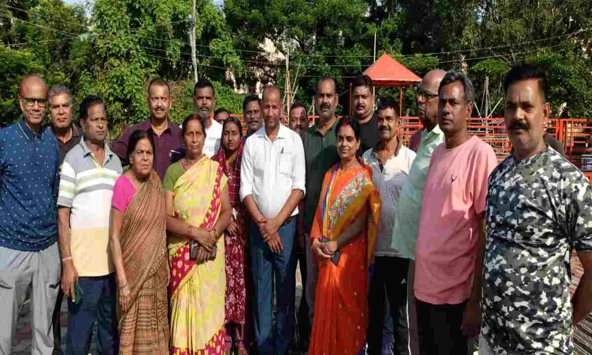 Hazaribagh News: गांधी मैदान को पटना की तर्ज पर विकसित करने की उठी मांग, स्वच्छता समिति ने सौंपी पांच सूत्री मांगें