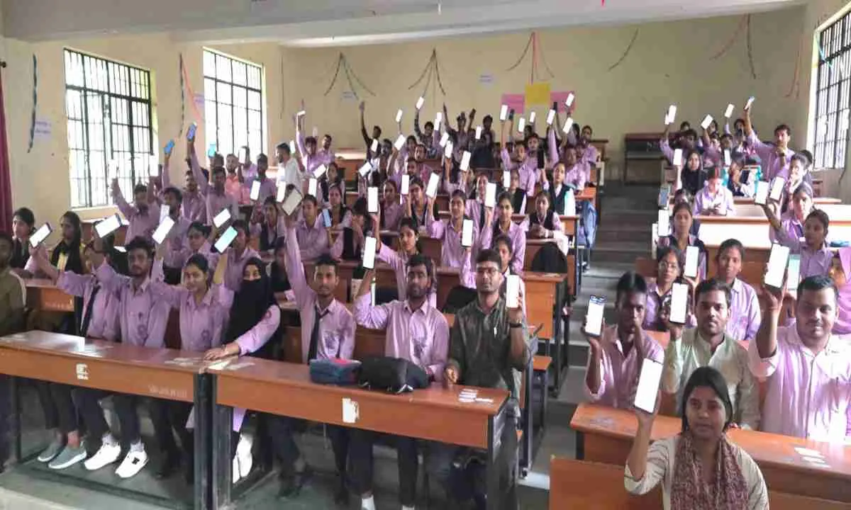 Hazaribagh News: विभावि में प्लास्टिक के दायित्वपूर्ण व संवहनीय उपयोग पर कार्यशाला आयोजित