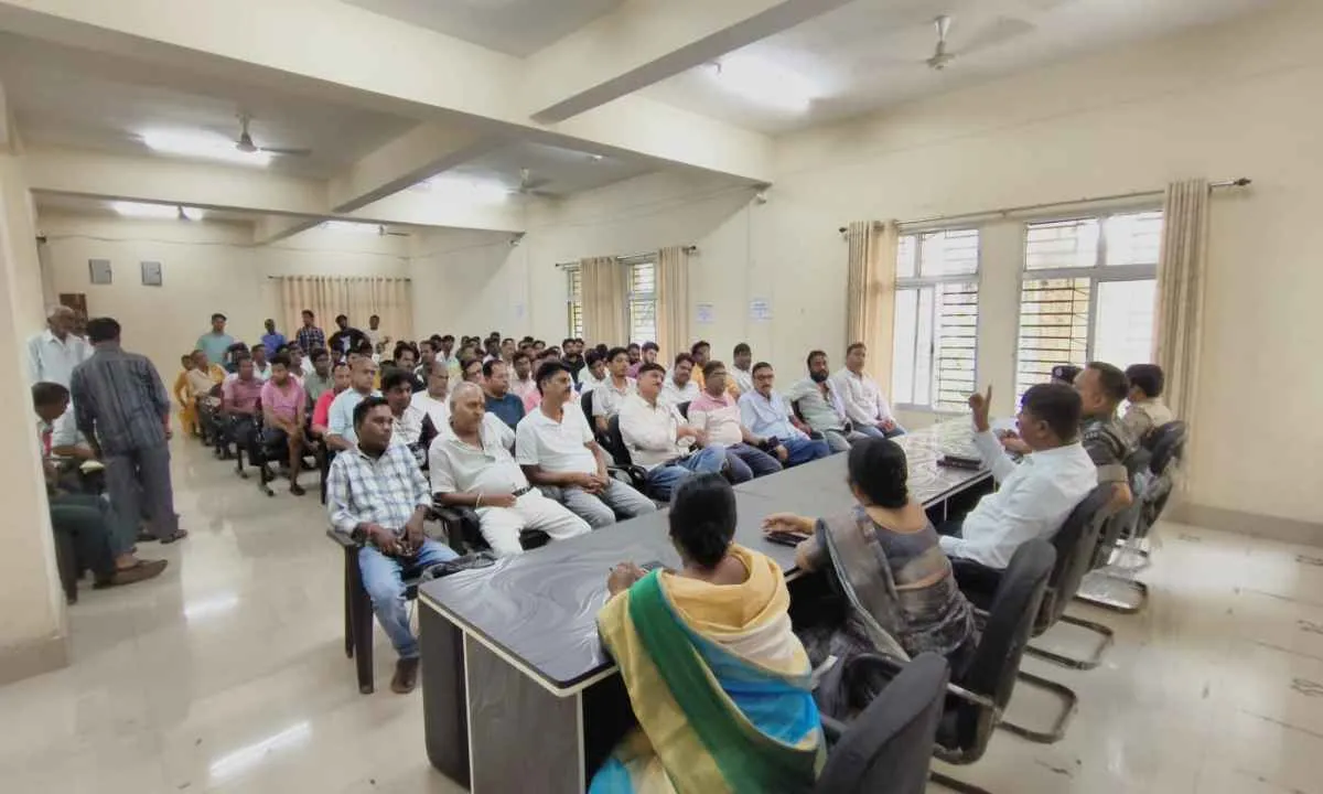 Giridih News: सड़क सुरक्षा पर प्रशासन सख्त: 'नो-इंट्री' के कड़े पालन और अतिक्रमण हटाने का लिया गया निर्णय