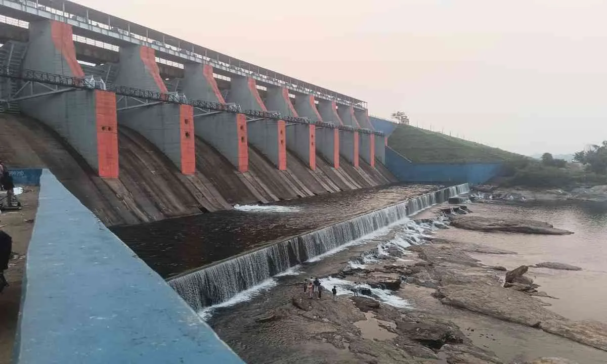 तेनुघाट डैम का बढ़ रहा जलस्तर: मंगलवार को खोला जाएगा एक फाटक, प्रशासन ने जारी किया अलर्ट