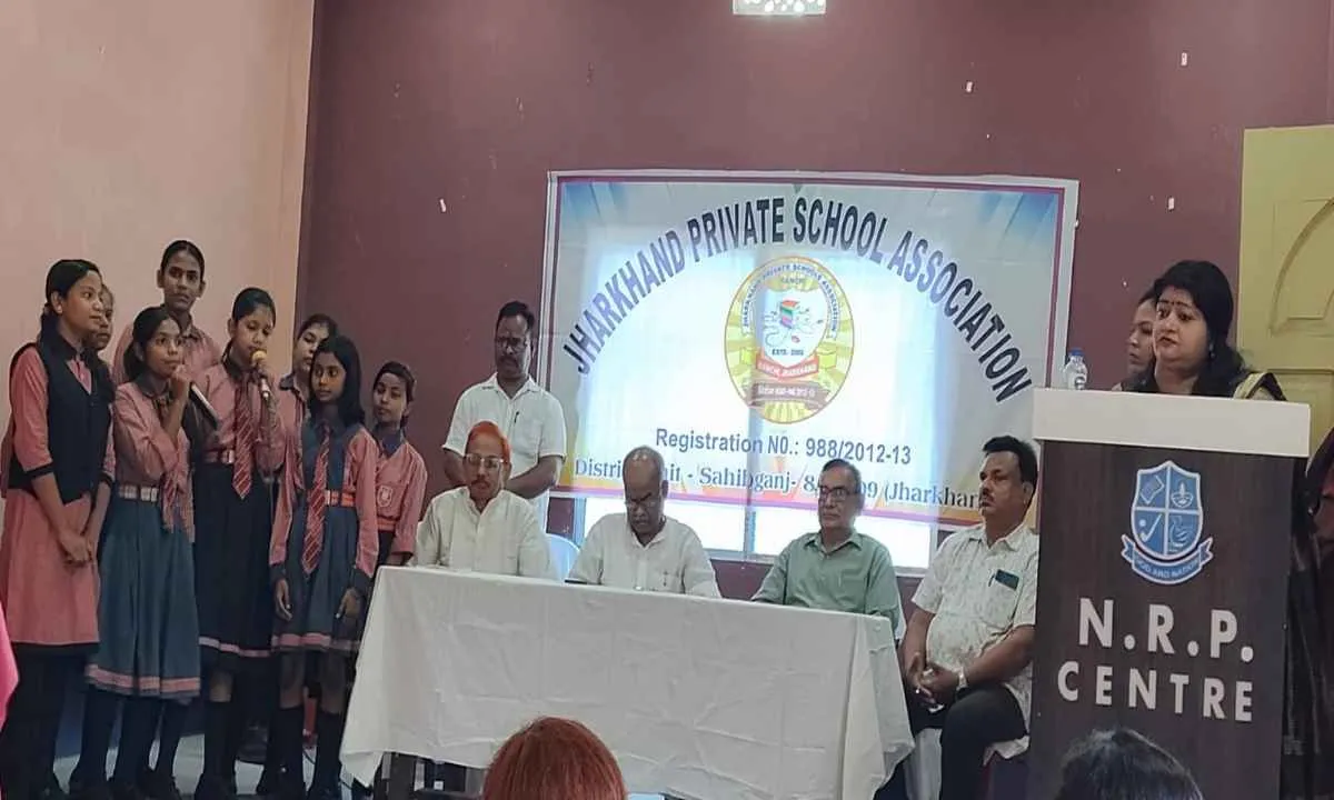 Sahebganj News: निजी स्कूलों की समस्याओं पर मंथन, पंकज मिश्रा ने दिया हरसंभव सहयोग का आश्वासन