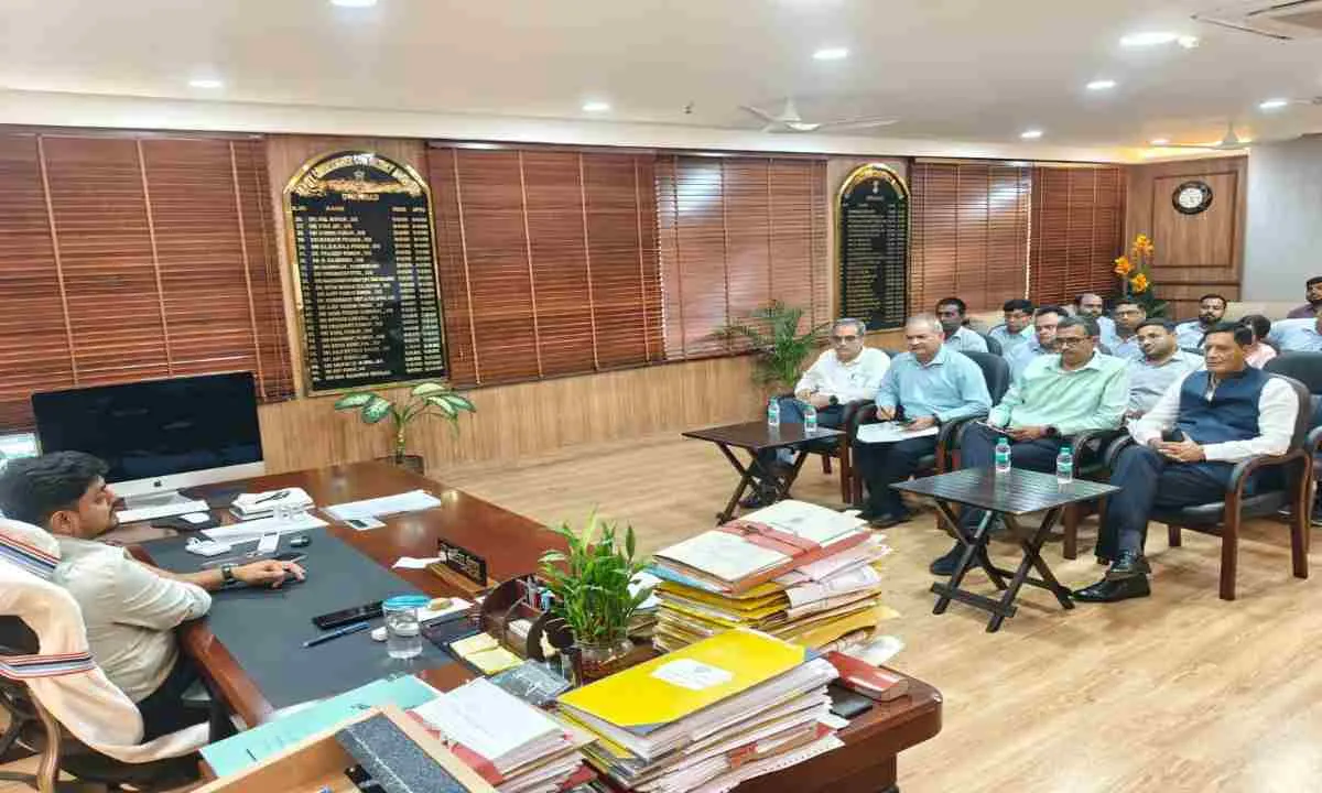 Dhanbad News: केंद्रीय कोयला राज्य मंत्री सतीश चंद्र दुबे का दौरा, उपायुक्त ने तैयारियों की समीक्षा की