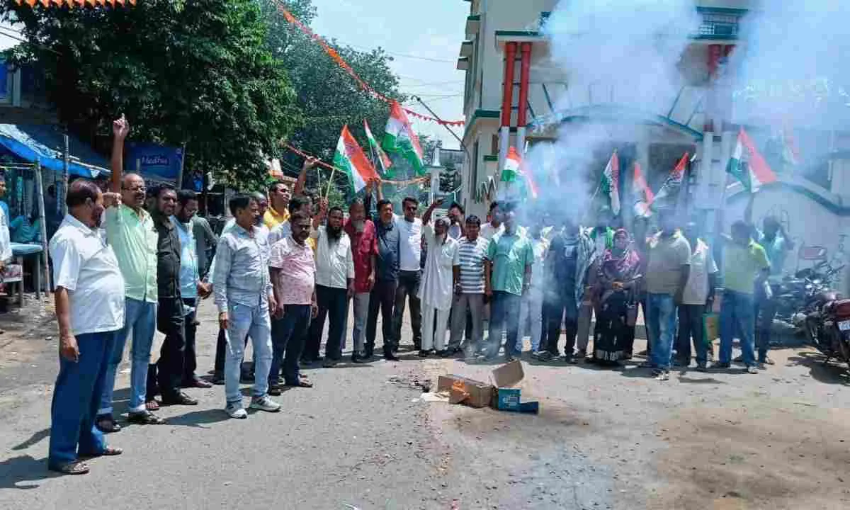 Pakur News: पूर्व मंत्री आलमगीर आलम को सुप्रीम कोर्ट से जमानत, कांग्रेस कार्यकर्ताओं में खुशी की लहर