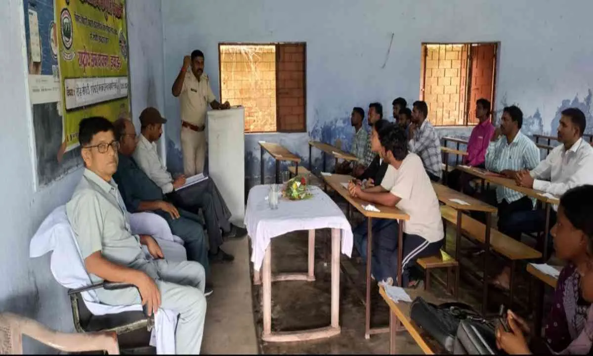 Bokaro News: महाविद्यालय में जागरूकता की गूंज: सड़क सुरक्षा, साइबर क्राइम और पोक्सो एक्ट पर कार्यशाला आयोजित