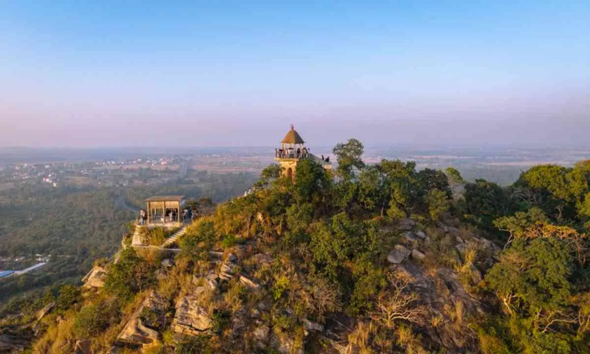 Hazaribagh News: कनहरी हिल: अंतरराष्ट्रीय पर्यटन मानचित्र पर चमकने को तैयार, सैलानियों का बढ़ रहा रुझान