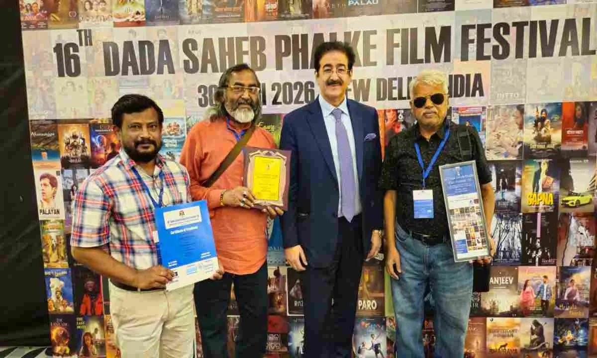 Koderma News: दादा साहब फाल्के फिल्म फेस्टिवल में डॉक्टर वीरेंद्र कुमार की फिल्मों ने मचाई धूम