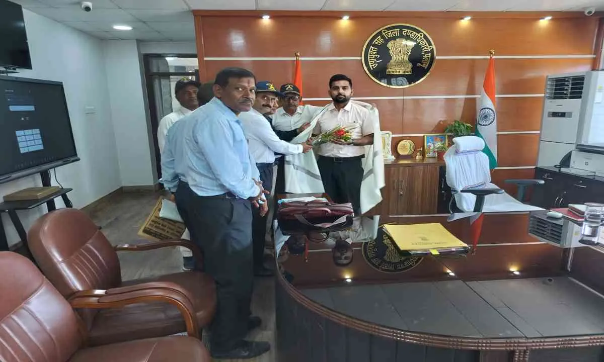 Palamu News: पूर्व सैनिकों ने उपायुक्त से की मुलाकात, जिला सैनिक बोर्ड और कार्यालय आवंटन की उठी मांग