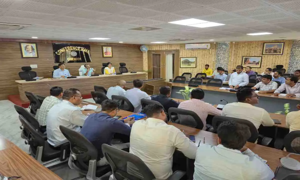 Giridih News: ग्रीन कार्ड से एनएफएसए: राशन कार्ड परिवर्तन और आधार सीडिंग कार्यों में तेजी लाने की हिदायत
