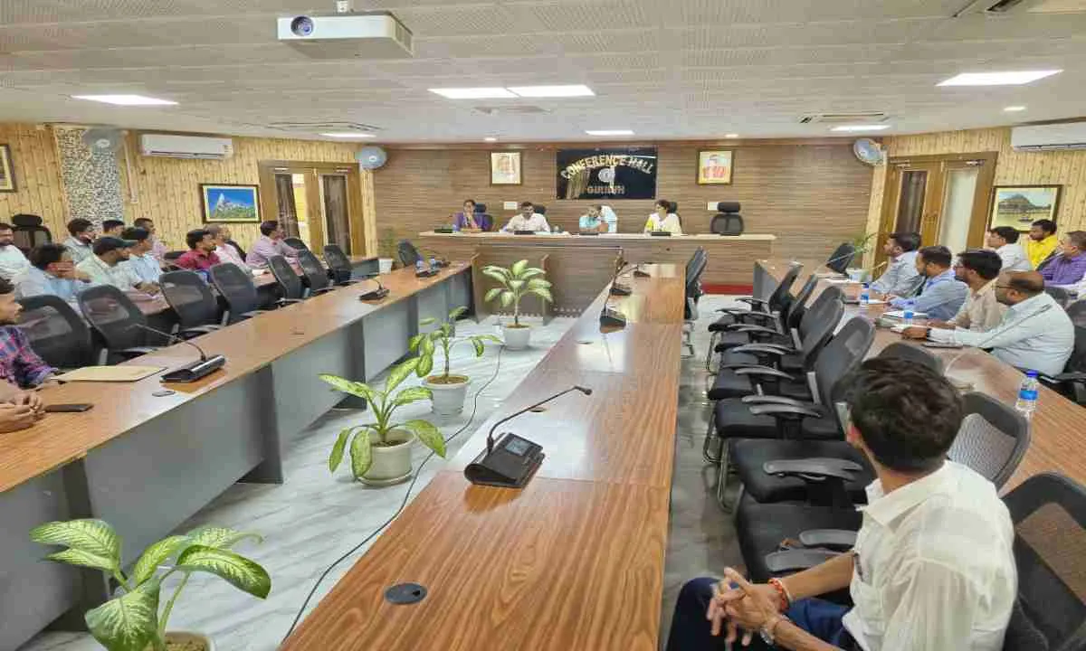 Giridih News: कौशल से रोजगार तक: डीसी ने युवाओं को ट्रेनिंग के बाद प्लेसमेंट दिलाने पर दिया जोर