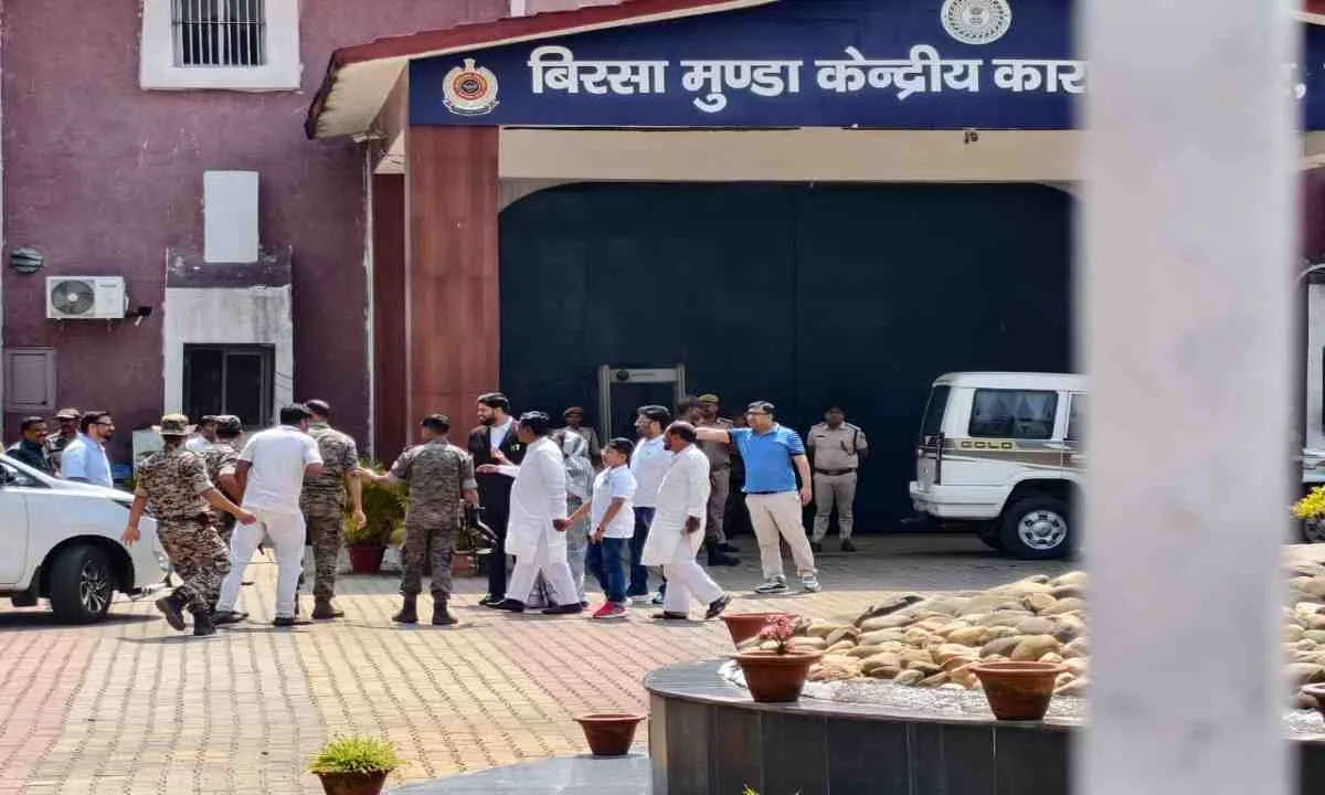 Sahebganj News: आलमगीर आलम की रिहाई: जेल से बाहर आए पूर्व मंत्री, समर्थकों ने 